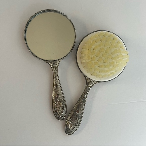 Vintage Silver Plated Baby Brush and Mirror, Teddy Bear Design Vanity Design - Picture 3 of 5